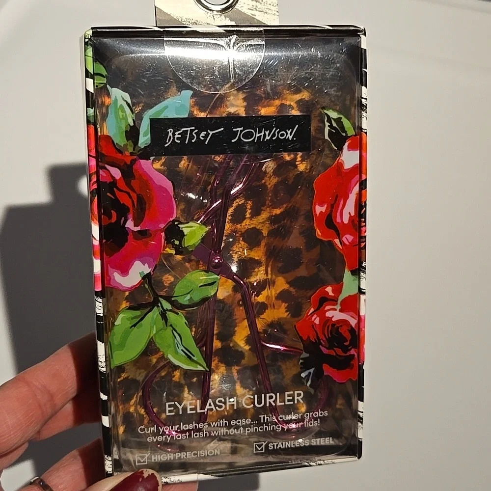 Betsey Johnson eyelash curler NEW